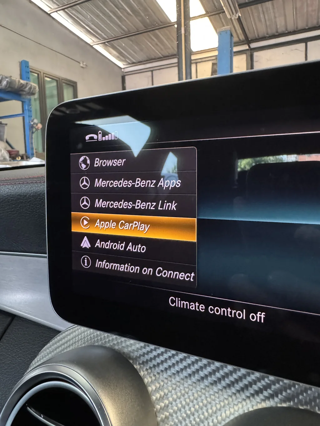 เมนู Apple CarPlay ในงาน Coding Mercedes-AMG C43