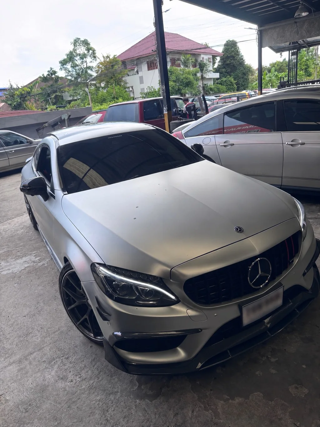 Mercedes-Benz C250 W205 ในงานเปลี่ยนปีกนกช่วงล่าง