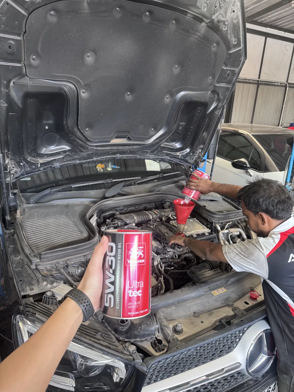 เปลี่ยนน้ำมันเครื่อง Wolver Ultratec 5W-30 ใน Mercedes-Benz GLC220d AMG